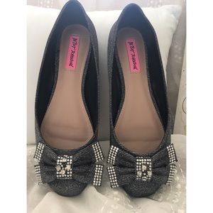 Betsey Johnson Flats Silver Rhinestone Metallic ✨